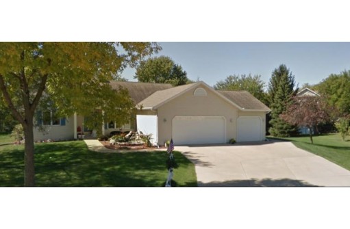 1000 Pawnee Ct, Fort Atkinson, WI 53538