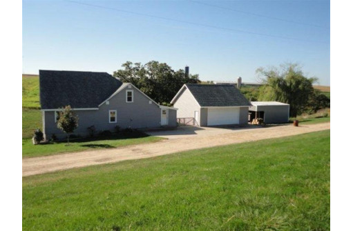 10827 Circle Rd, Lancaster, WI 53813