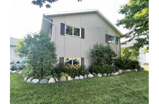 931 Marshall Dr, Mauston, WI 53948