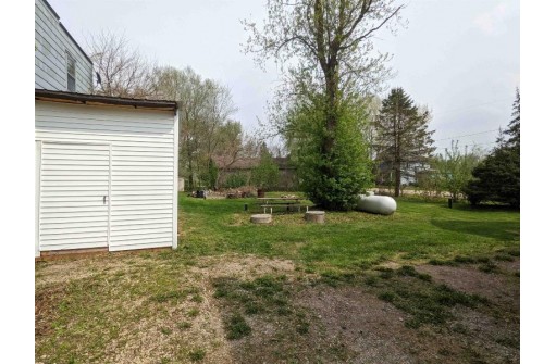 1124 Berlin Rd, Marshall, WI 53559