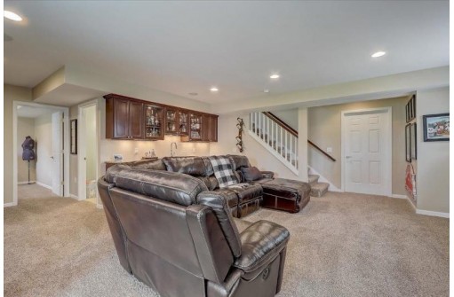 1600 Nakoma Ct, Waunakee, WI 53597