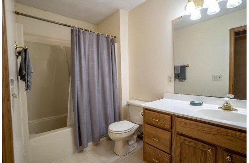 W9104 Bluewaters Pass, Cambridge, WI 53523