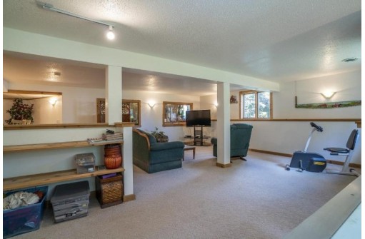 W9104 Bluewaters Pass, Cambridge, WI 53523