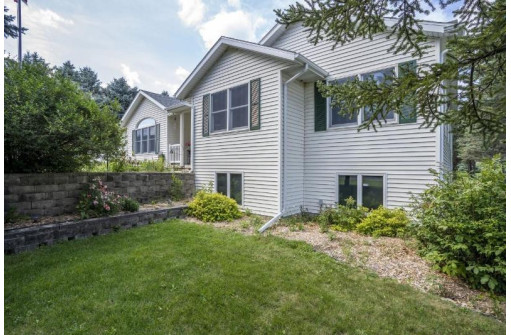 W9104 Bluewaters Pass, Cambridge, WI 53523