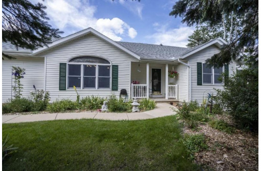 W9104 Bluewaters Pass, Cambridge, WI 53523