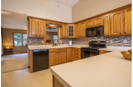 W9104 Bluewaters Pass, Cambridge, WI 53523