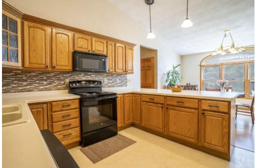 W9104 Bluewaters Pass, Cambridge, WI 53523