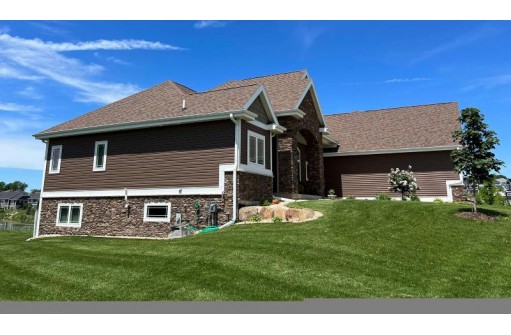 1051 Water Wheel Dr, Waunakee, WI 53597