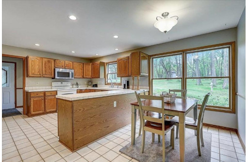 3685 Ridge Rd, Deerfield, WI 53531