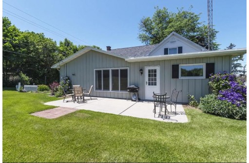 12 Edgerton Rd, Edgerton, WI 53534