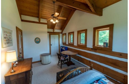 S6541 Maple Hill Rd, Rock Springs, WI 53961