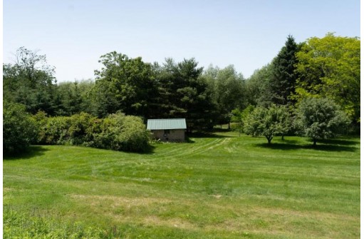 S6541 Maple Hill Rd, Rock Springs, WI 53961