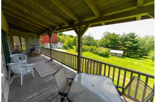 S6541 Maple Hill Rd, Rock Springs, WI 53961