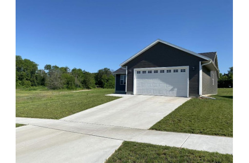 232 Dessa Rain Dr, Reedsburg, WI 53959