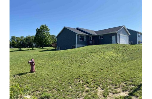 232 Dessa Rain Dr, Reedsburg, WI 53959