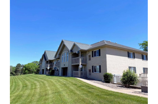 1749 S Wacouta Ave, Prairie Du Chien, WI 53821