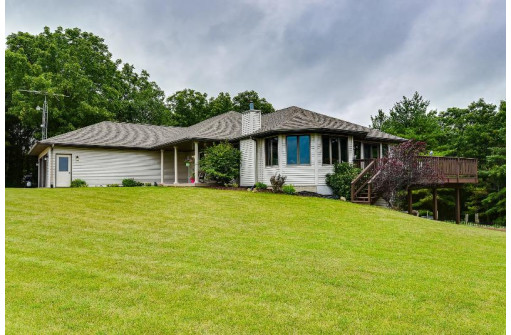 4463 County Road Zz, Dodgeville, WI 53533