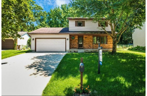 2909 Greenway Tr, Madison, WI 53719