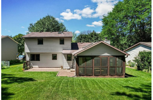 2909 Greenway Tr, Madison, WI 53719