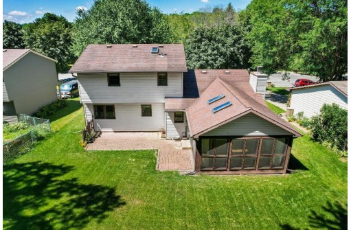 2909 Greenway Tr, Madison, WI 53719