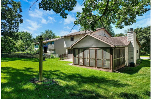 2909 Greenway Tr, Madison, WI 53719