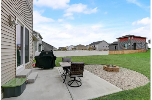 819 Tamarack Ln, Sun Prairie, WI 53590