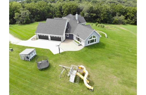 9470 Blackberry Rd, Black Earth, WI 53515