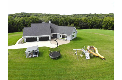 9470 Blackberry Rd, Black Earth, WI 53515