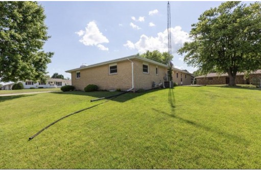 615 E Calhoun St, Cuba City, WI 53807