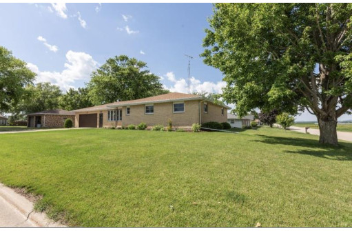 615 E Calhoun St, Cuba City, WI 53807