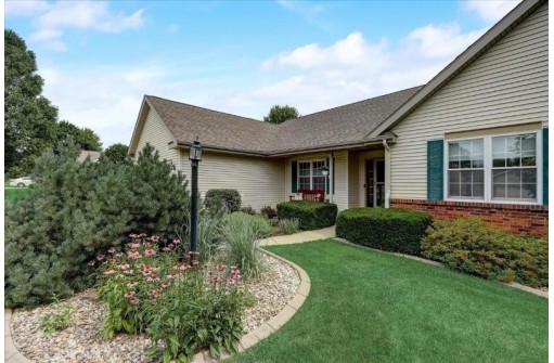 2974 Scotland Pky, Sun Prairie, WI 53590