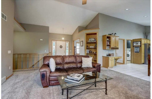 2974 Scotland Pky, Sun Prairie, WI 53590