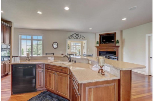 1704 Dunwoody Ln, Waunakee, WI 53597