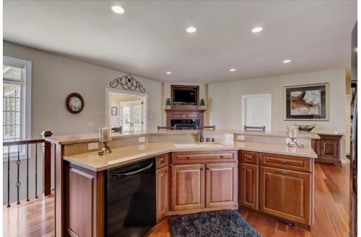 1704 Dunwoody Ln, Waunakee, WI 53597