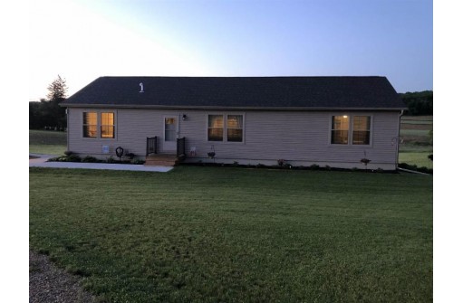 S5072 Golf Course Rd, Rock Springs, WI 53961