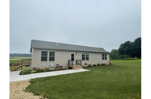 S5072 Golf Course Rd, Rock Springs, WI 53961