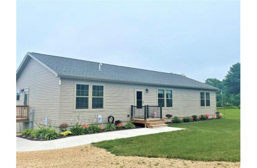 S5072 Golf Course Rd, Rock Springs, WI 53961