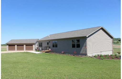 S5072 Golf Course Rd, Rock Springs, WI 53961