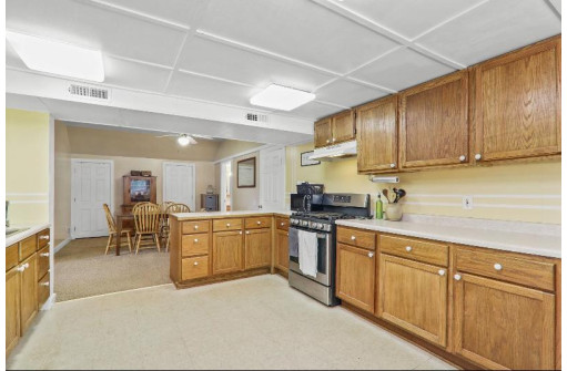 209 Buttke Ln, Mazomanie, WI 53560