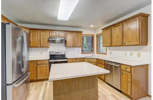 609 Worthington Way, Waunakee, WI 53597