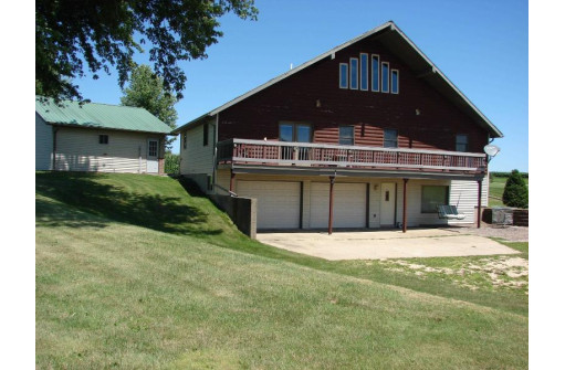 9857 County Line Rd, Livingston, WI 53554-9602