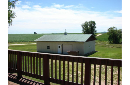 9857 County Line Rd, Livingston, WI 53554-9602