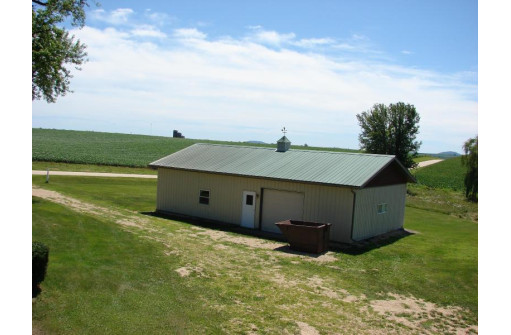 9857 County Line Rd, Livingston, WI 53554-9602