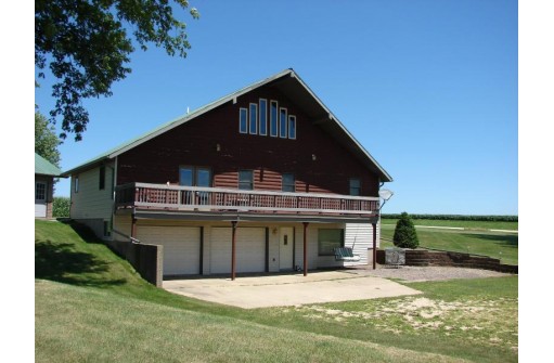 9857 County Line Rd, Livingston, WI 53554-9602