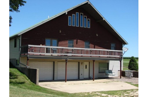 9857 County Line Rd, Livingston, WI 53554-9602