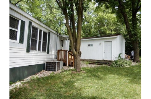 353 Skyline Dr, Edgerton, WI 53534