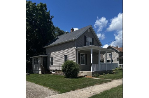 927 Prairie Ave, Janesville, WI 53545-1759