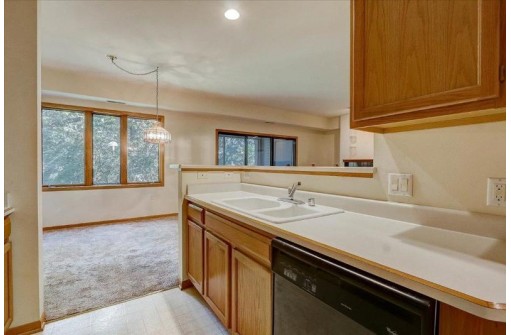3018 Yarmouth Greenway Dr 107, Fitchburg, WI 53711