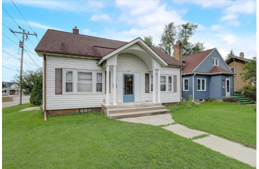 532 E State St, Mauston, WI 53948