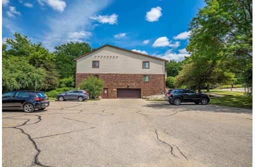 841 N Gammon Rd B, Madison, WI 53717